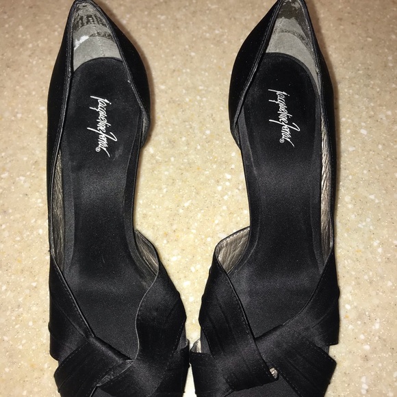 Black heels - Picture 3 of 6